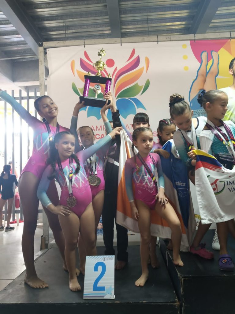 Team Gymnastics Gold subcampeon por equipos en el Nivel 1