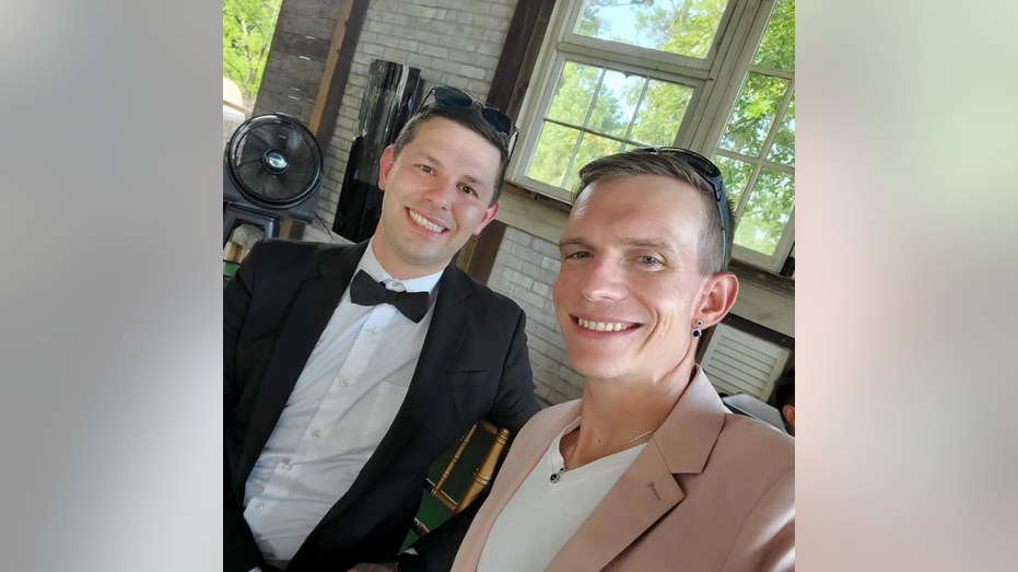 Abuso infantil en Georgia: Pareja gay condenada a 100 años de prisión por abusar de sus hijos adoptivos tras crear una "Casa de los Horrores" 1 Untitled design 400