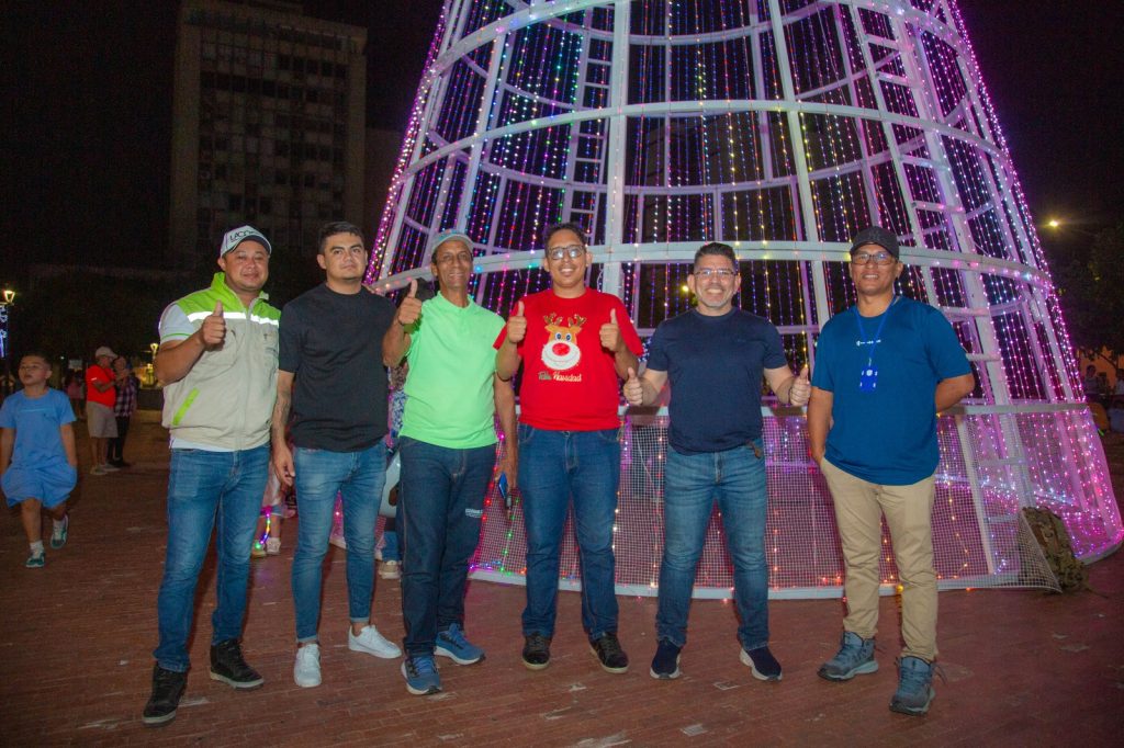 Se encendió el alumbrado navideño en Santa Marta 3 a0db8e57 dfa8 4dd9 b685 701510b681f6