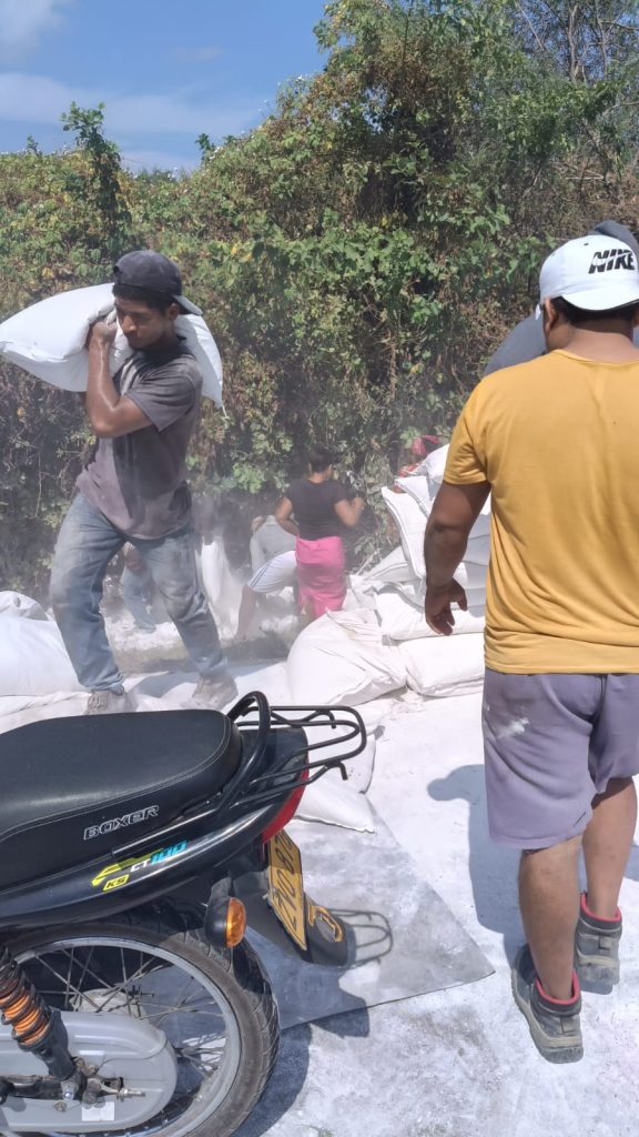 Accidente de tránsito en la Vía Barranquilla - Santa Marta habría dejado personas fallecidas y heridas. Saqueo por parte de la comunidad 10 b6055d71 9016 4578 b29f 705058b56855