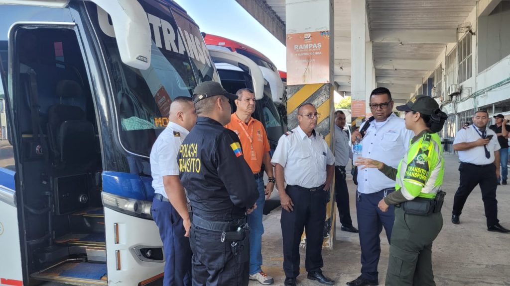 La Policía Nacional refuerza seguridad vial en Santa Marta durante el Plan Navidad 'Familias Felices' 6 c7d4436f be20 4b02 97c8 8a46759358c1