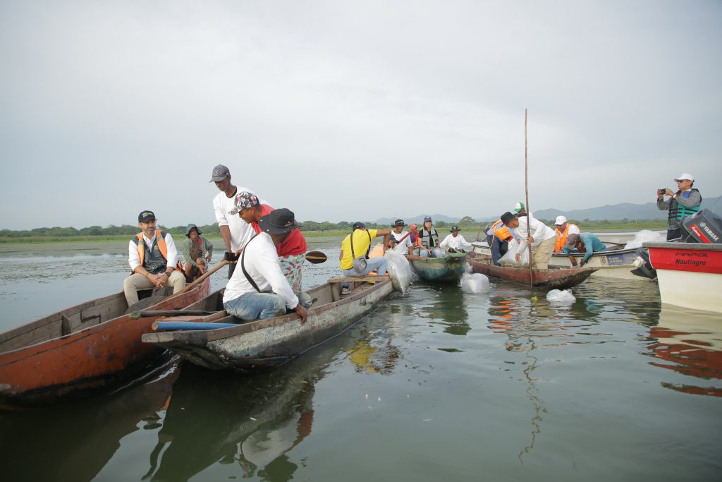 Bloqueo en la vía Juan Mina-Tubará a la altura de las bodegas de la empresa Air-e 1 e21e995b d7f8 4228 a499 ba51ca70ff95 1