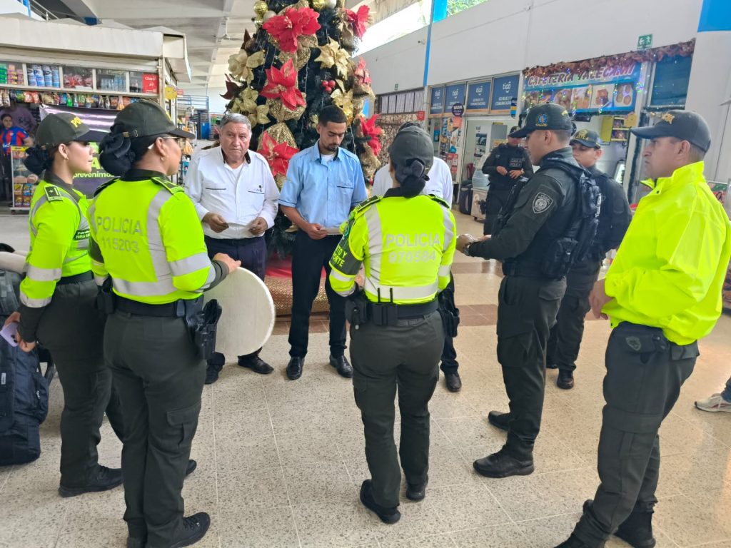 La Policía Nacional refuerza seguridad vial en Santa Marta durante el Plan Navidad 'Familias Felices' 8 e29d5f57 fd37 4aa8 aa52 bd0e5132a4f8 1