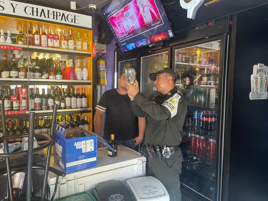 Policía Fiscal y Aduanera de Santa Marta llama a la ciudadanía a denunciar venta irregular de licores en esta temporada navideña 6 efe218e8 682c 42a0 b16b 461ec162c05d