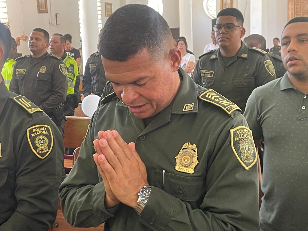 El eco eterno de los héroes: homenaje en Bolívar a los estudiantes de policía caídos 8 08a5bcf3 b85f 4e8d 9ae3 401878954b52
