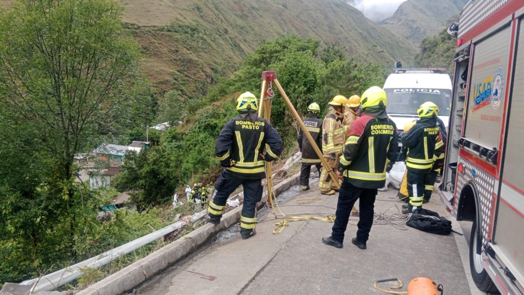 Tragedia en Nariño: Video muestra los momentos previos al accidente mortal de un bus en Tangua 3 GgY ApmXoAAoxGL