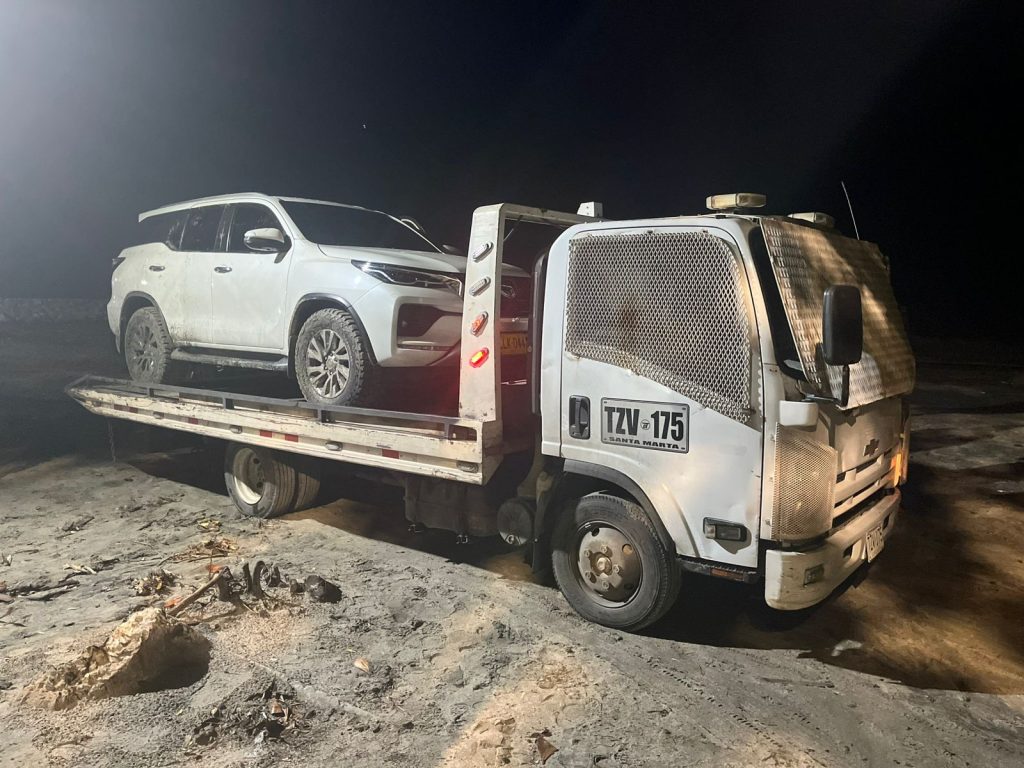 Con multa y sin camioneta tras atravesar a alta velocidad playa de Santa Marta. Videos captados por turistas 1 Ggk7 LzXAAATAjE