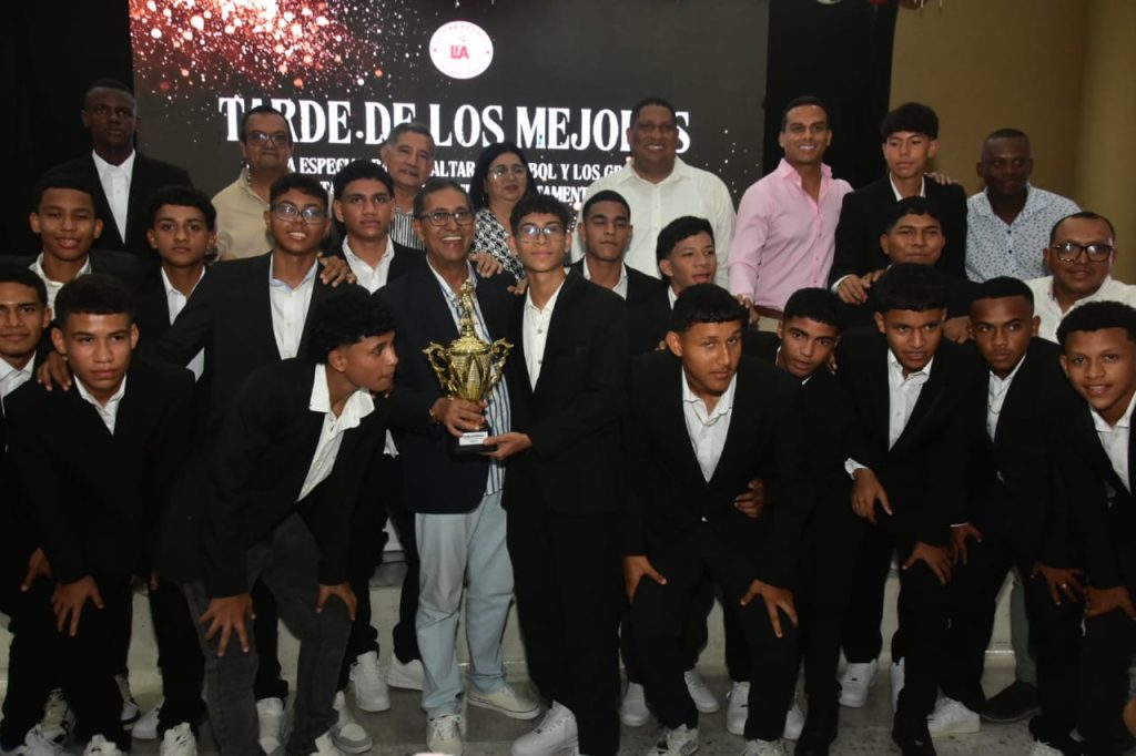 Liga de Fútbol del Atlántico se engalanó con la Tarde de los Mejores 6 WhatsApp Image 2025 01 28 at 21.25.26 1