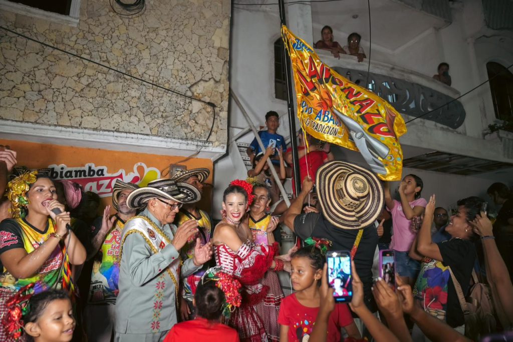 Cumbiambas izan sus banderas y se declaran listas para el Carnaval de Barranquilla 2025 2 fc133359 0e97 4c78 8a2e 27aaf7fe749e
