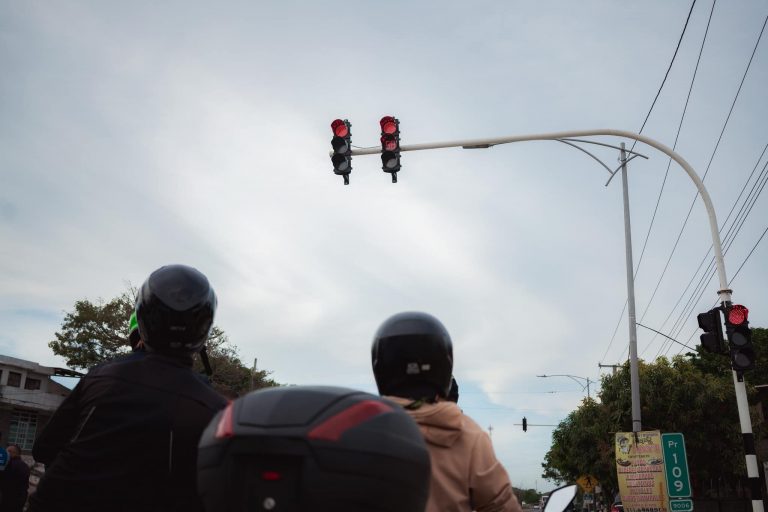 Galapa refuerza su seguridad vial con nuevo semáforo en la Vía la Cordialidad 1 476957153 934889035482999 2506508311405143460 n 768x512 1