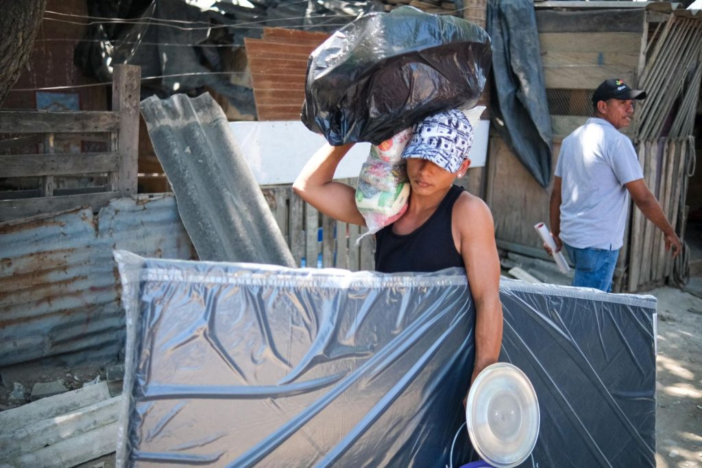 "No nos olvidó": expresaron habitantes de la Bendición de Dios en la entrega de ayudas que hizo el gobernador Verano” 3 IMG 20250201 WA0024