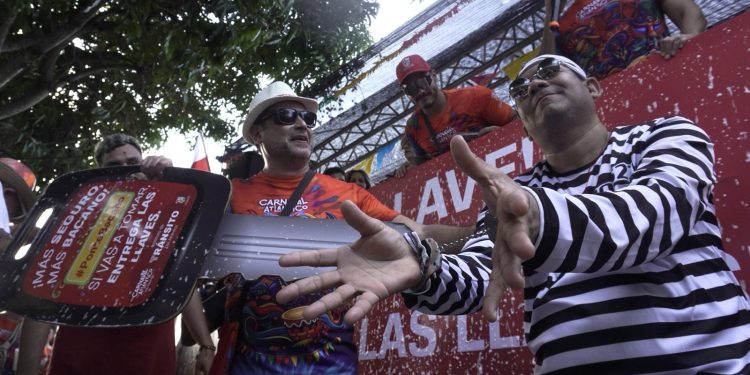 Disfruta los eventos del Carnaval del Atlántico al “Son de la Seguridad Vial” 2 Imagen de WhatsApp 2025 02 16 a las 13.47.34 6ff17cf6 750x375 1