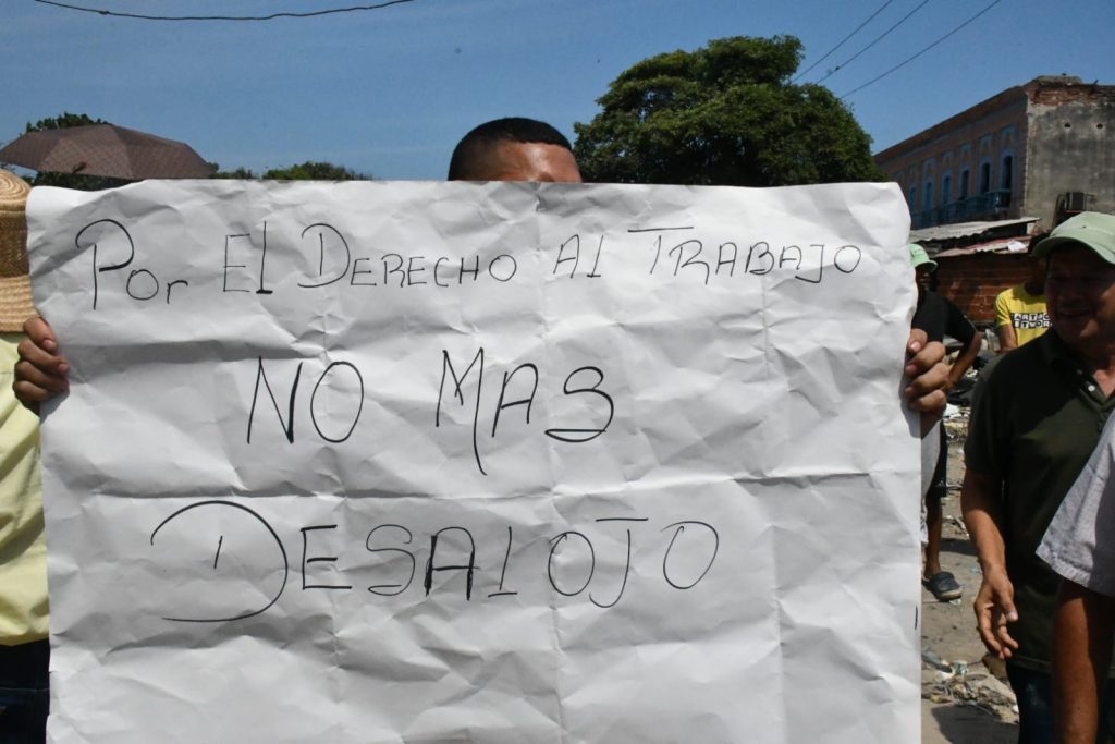 Nos sentimos abandonados por el alcalde Alejandro Char: Vendedores de la plazoleta Águila 2 WhatsApp Image 2025 02 10 at 12.29.52 PM