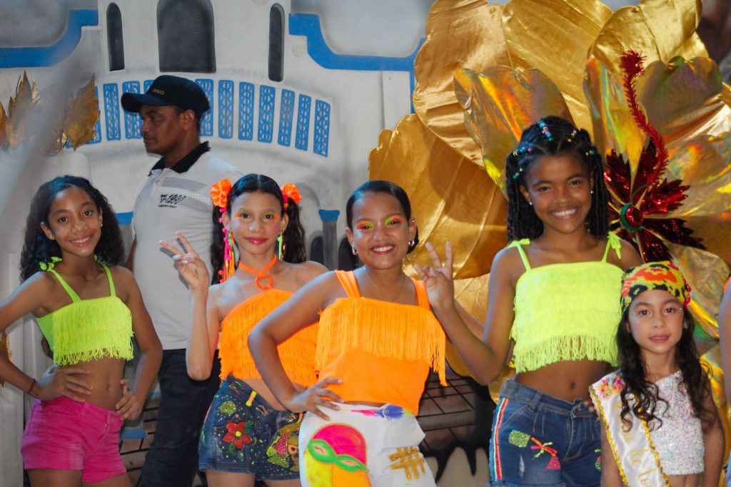 El Retén vibra con la Coronación de su Reina del Carnaval 2025 9 480823803 621111497512118 5672866019184864559 n