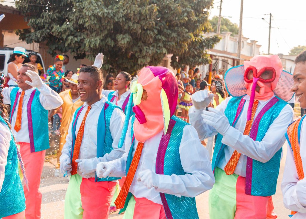 La Gran Parada Carnavalera por la Paz y la Reconciliación en Fundación: Un Desfile de Esperanza y Unidad 2 481071939 667500272278299 91566076969235783 n