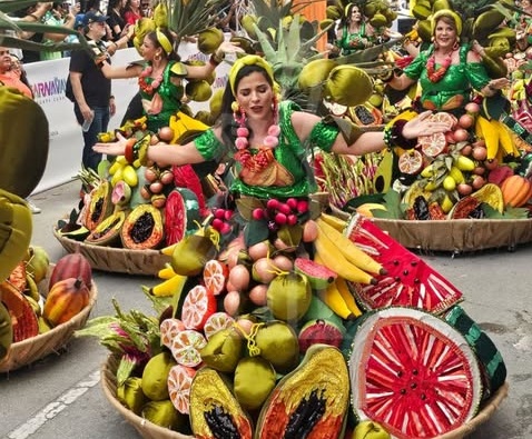 "Las Musas de Punta Cana" abren el Carnaval 2025 con un homenaje a los frutos de nuestra tierra 1 481207226 1045930720901442 5857784221649188009 n