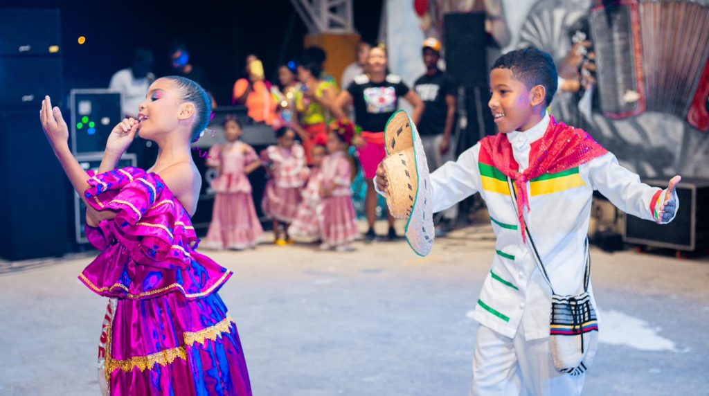 El Retén vive una noche mágica con la coronación de María Ángell Polo Marriaga como Reina Central del Carnaval 2025 21 481452258 970565551875971 7738129947942430028 n