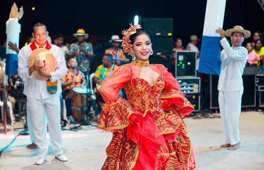 El Retén vive una noche mágica con la coronación de María Ángell Polo Marriaga como Reina Central del Carnaval 2025 6 481769287 970565741875952 6564194601518813243 n
