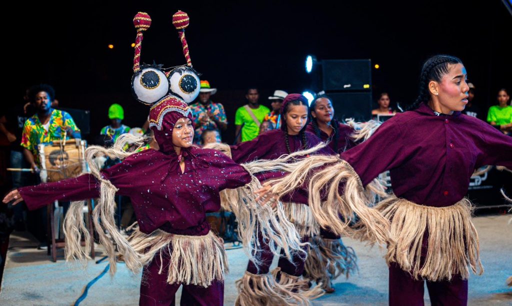 El Retén vive una noche mágica con la coronación de María Ángell Polo Marriaga como Reina Central del Carnaval 2025 16 482006061 970565785209281 3911241623056022509 n