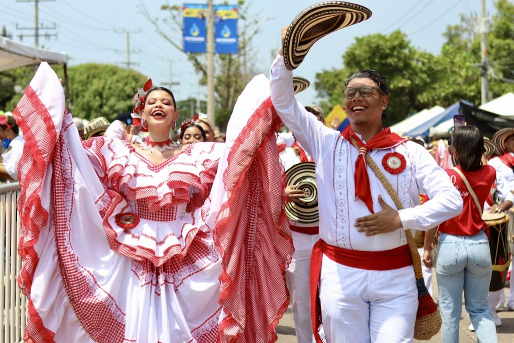 Segundo día del cumbiódromo inició con la Gran Parada de Tradición 2 GlDYfjpXkAAZU 1536x1025 1