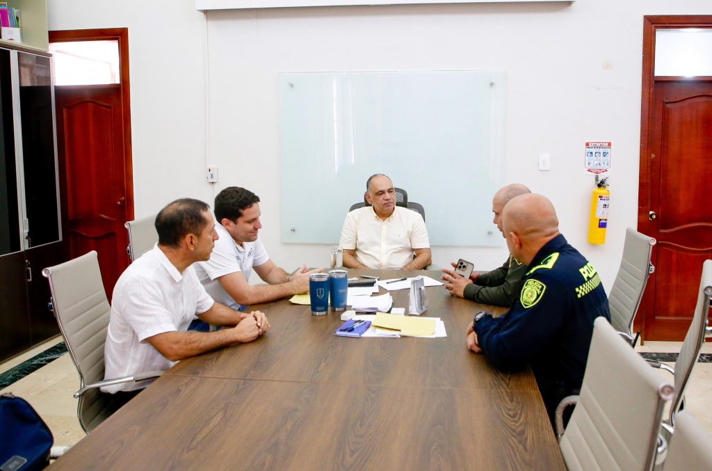 Bienvenida al nuevo comandante de la Policía de Santa Marta, Coronel Jaime Ríos 1 GmljSnwa8AANErW 1