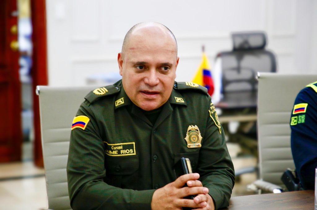 Bienvenida al nuevo comandante de la Policía de Santa Marta, Coronel Jaime Ríos 2 GmljSnxaEAMyGH1 1