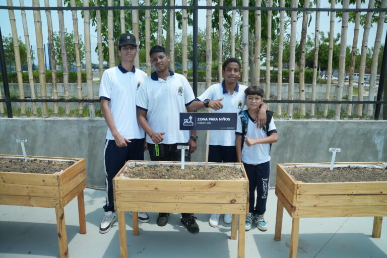Barranquilla inaugura huerta comunitaria en La Paz y 7 de Agosto para promover seguridad alimentaria y trabajo colaborativo 3 Huerta La Paz 7 de Agosto1 768x512 1
