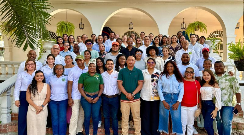 Inicia la Escuela de Transformación Comunitaria en Cartagena: Una iniciativa para fortalecer el liderazgo local y la sostenibilidad 2 Lanzamiento Escuela de Transformacion Comunitaria marzo de 2025 4 800x445 2