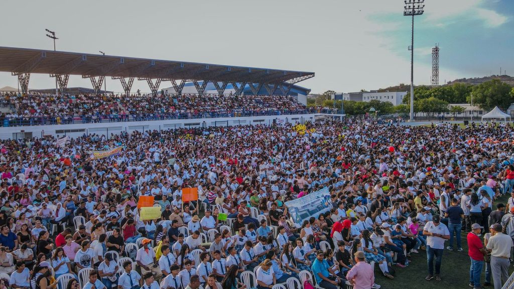 Con 19.000 Computadores del Cambio, Caicedo alcanzó para el Magdalena la mayor inversión en tecnología educativa en su historia, con la que logró cerrar la brecha digital 3 WhatsApp Image 2025 03 07 at 8.59.35 AM 1