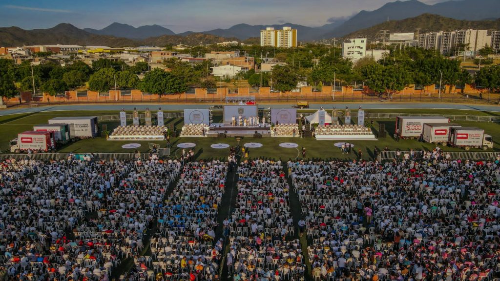 Con 19.000 Computadores del Cambio, Caicedo alcanzó para el Magdalena la mayor inversión en tecnología educativa en su historia, con la que logró cerrar la brecha digital 1 WhatsApp Image 2025 03 07 at 8.59.38 AM