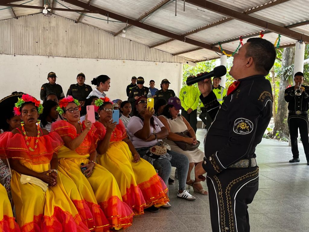 Rosas y música: Policía rindió homenaje a las mujeres del Atlántico 1 WhatsApp Image 2025 03 08 at 16.50.56 1