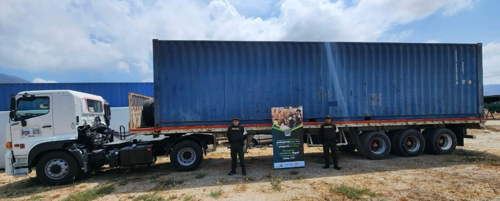 En Santa Marta se logró la aprehensión de 01 vehículo tipo tractocamión, 01 semirremolque y 01 unidad de carga tipo contenedor 1 db677376 8ba0 4959 a9a7 403efdafe6e0