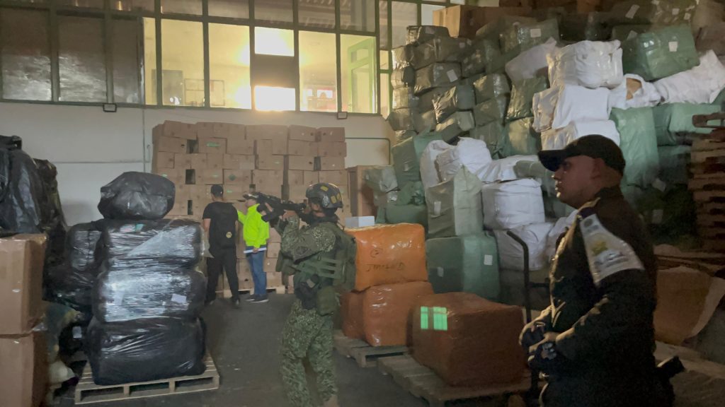 Policía Metropolitana de Barranquilla continúa la lucha frontal contra el contrabando de textiles y calzado 3 ea08a627 e4c6 4030 9839 6ca0f87497f7