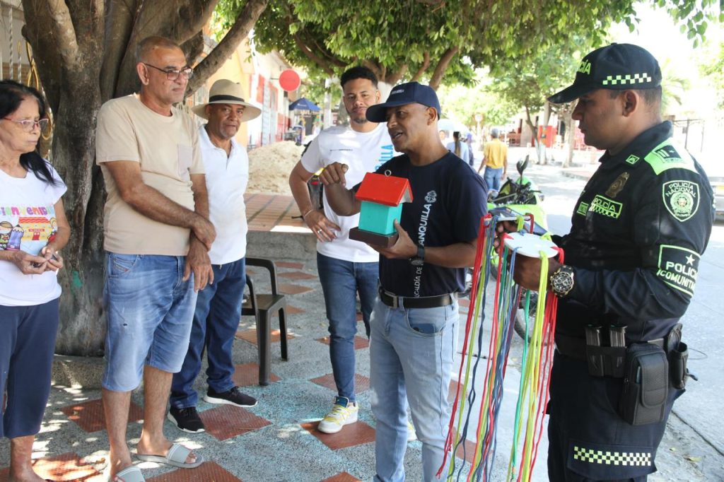 Distrito y comunidad trabajan articuladamente para mantener entornos seguros en distintos barrios 3 Entornos seguros y comunidad 6