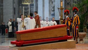 El último adiós a Francisco: el Vaticano despide a un pastor del pueblo 1 GpNcmQHWYAABBmH 1152x648 1