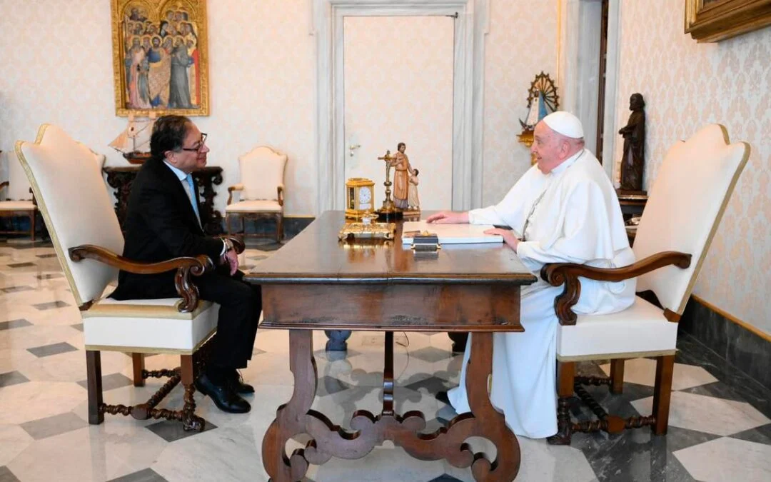 Gustavo Petro reunido con el Papa Francisco