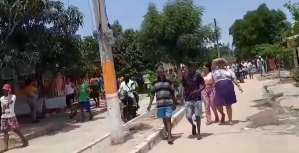 Protestas en Santa Lucía contra el alcalde por construcción de muro de contención 1 Protestas en Santa Lucia contra el alcalde por construccion de muro de contencion