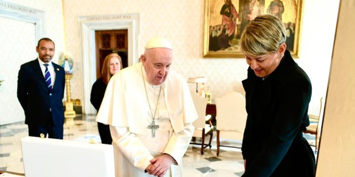 Verónica-Alcocer-y-su-misión-ante-el-papa-Francisco_-a-revisión-judicial-en-el-Consejo-de-Estado