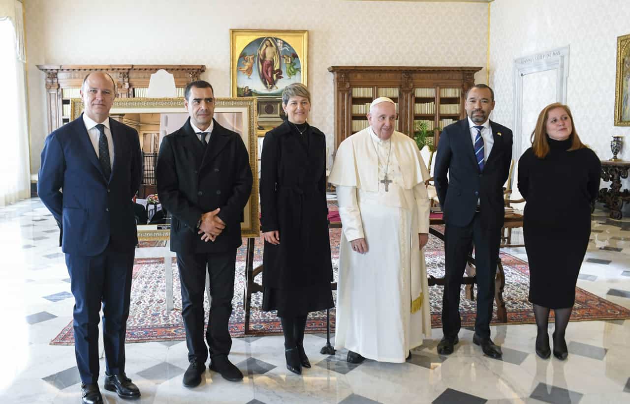 Verónica Alcocer y su misión ante el papa Francisco, a revisión judicial en el Consejo de Estado 1 veronica alcocer con el papa