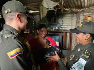 Policía y comerciantes, unidos en entrega de mercados a familias, en Magangué 3 27b876d3 3534 40b7 9d4d bc6bbba49bf3