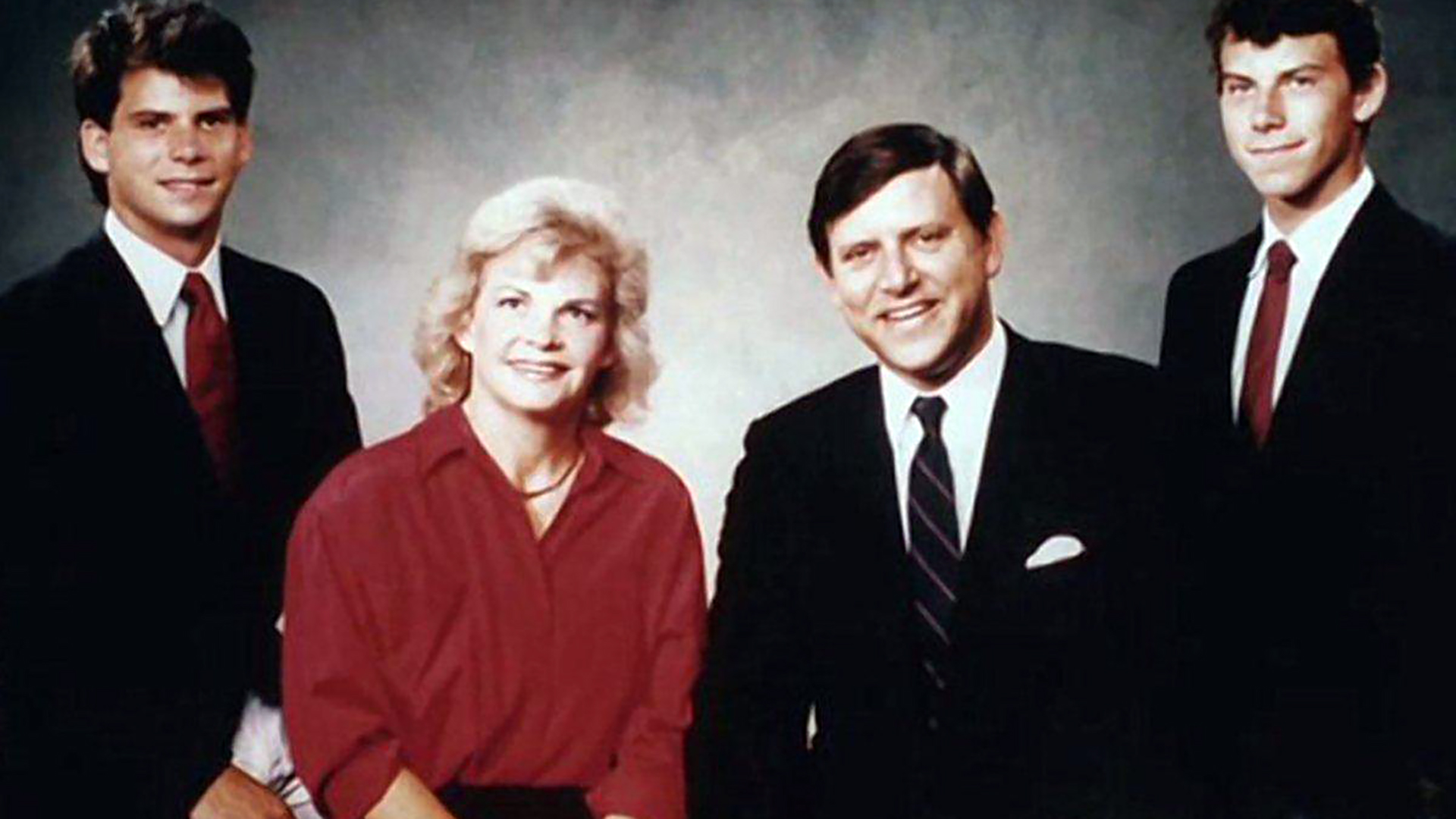 Hermanos Menendez y sus padres