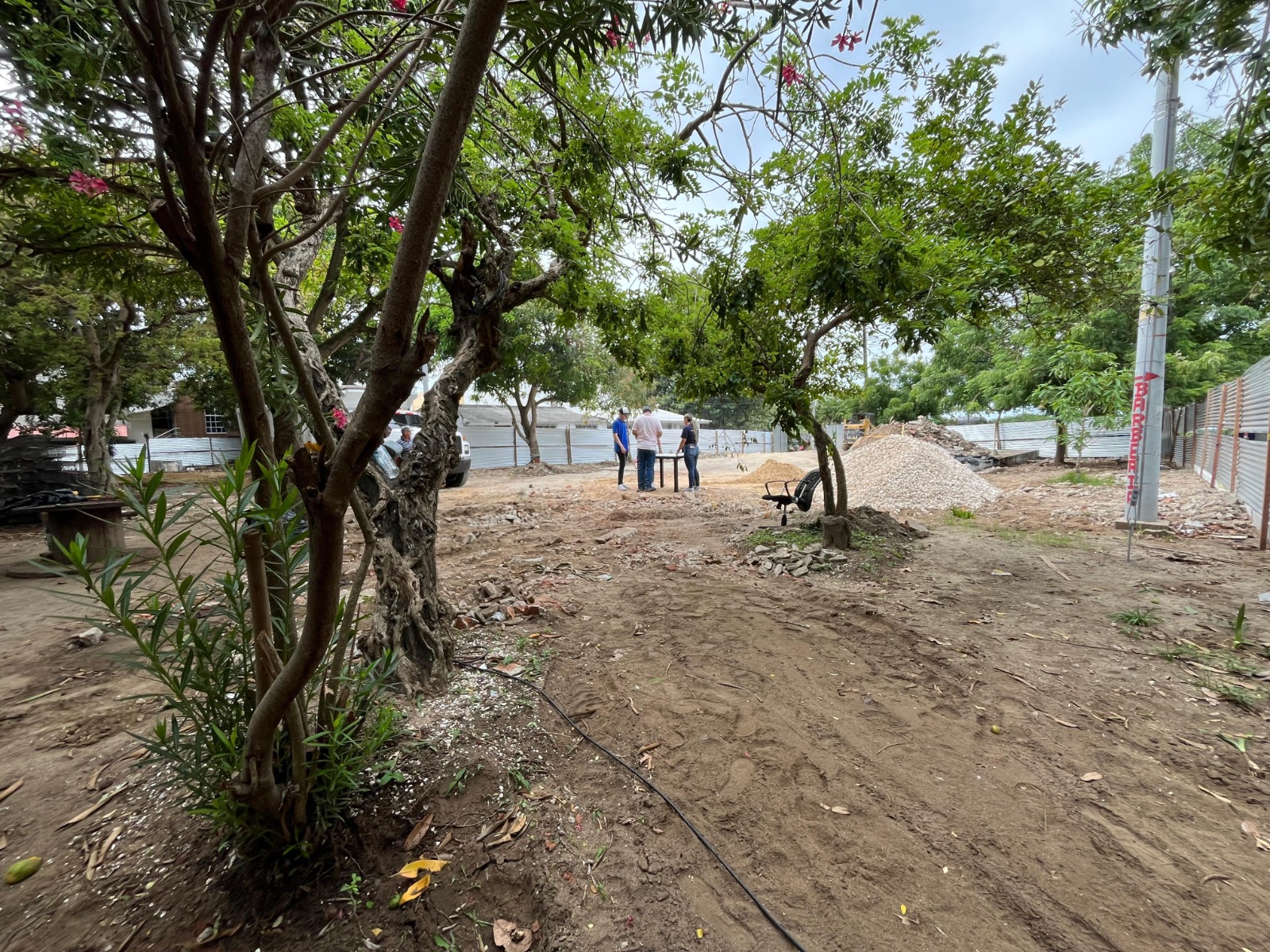 Zona de obra para parque en la urbanizacion La Playa