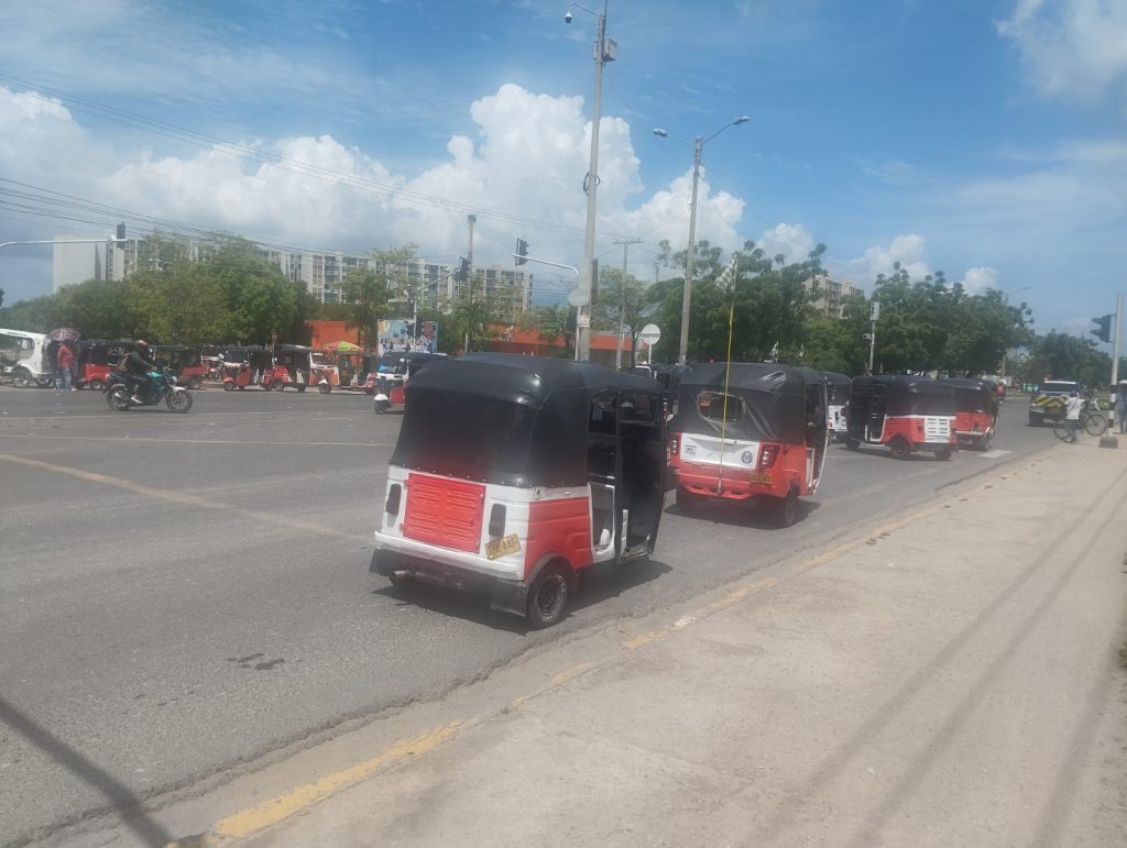Bloqueos en la 30: Motocarristas marchan en Soledad hacia la Alcaldía en protesta por hechos de violencia 1 WhatsApp Image 2025 06 25 at 1.31.17 PM