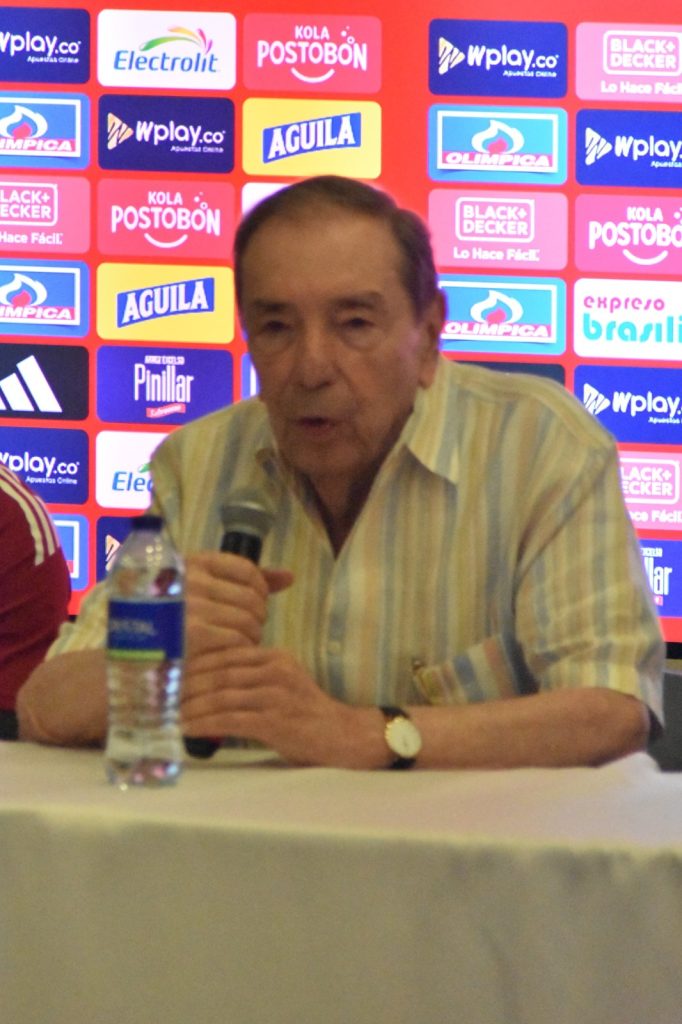 Junior presentó la plantilla oficial del segundo semestre 1 Fuad Char