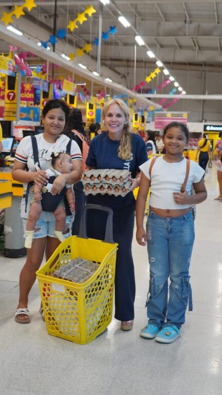 Distrito fortalece la seguridad alimentaria de la primera infancia con redención de bonos nutricionales 3 paquetes alimentarios 6 432x768 1