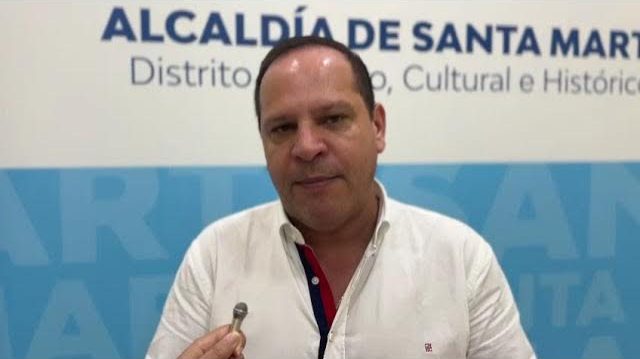 Santa Marta bajo el agua y sin respuestas: "El Mono" Martínez recorre barrios afectados y lanza llamado urgente a la solidaridad 2 Alex Velasquez director de la Oficina para la Gestion del Riesgo Ogricc e1754332169200