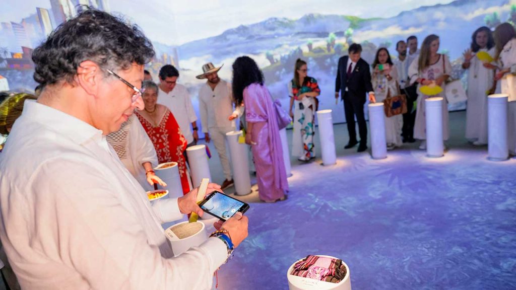 Petro celebra éxito de la lechona en Japón: “El plato más famoso de toda la feria” 1 250905 02 Visita oficial Japon 1280
