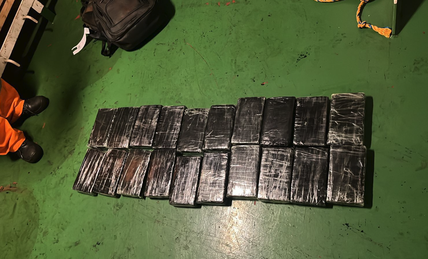 Armada incauta más de 1,6 toneladas de cocaína en Bocas de Ceniza y captura a cuatro personas 1 Captura de Pantalla 2025 09 13 a las 11.45.35 a. m