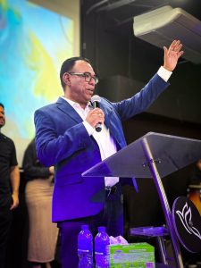 Lanzamiento del libro Lámparas Encendidas del Apóstol Abelardo Daza 2 Abelardo Daza 1