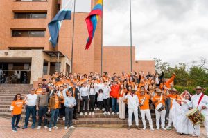 Carlos Caicedo: "Si pudimos cambiar una región, podemos transformar una nación"  1 G4ixv8KWoAAw0Ed